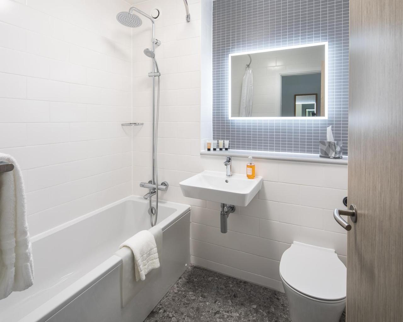 ホテル Warwick Conferences - Radcliffe Tile Hill エクステリア 写真